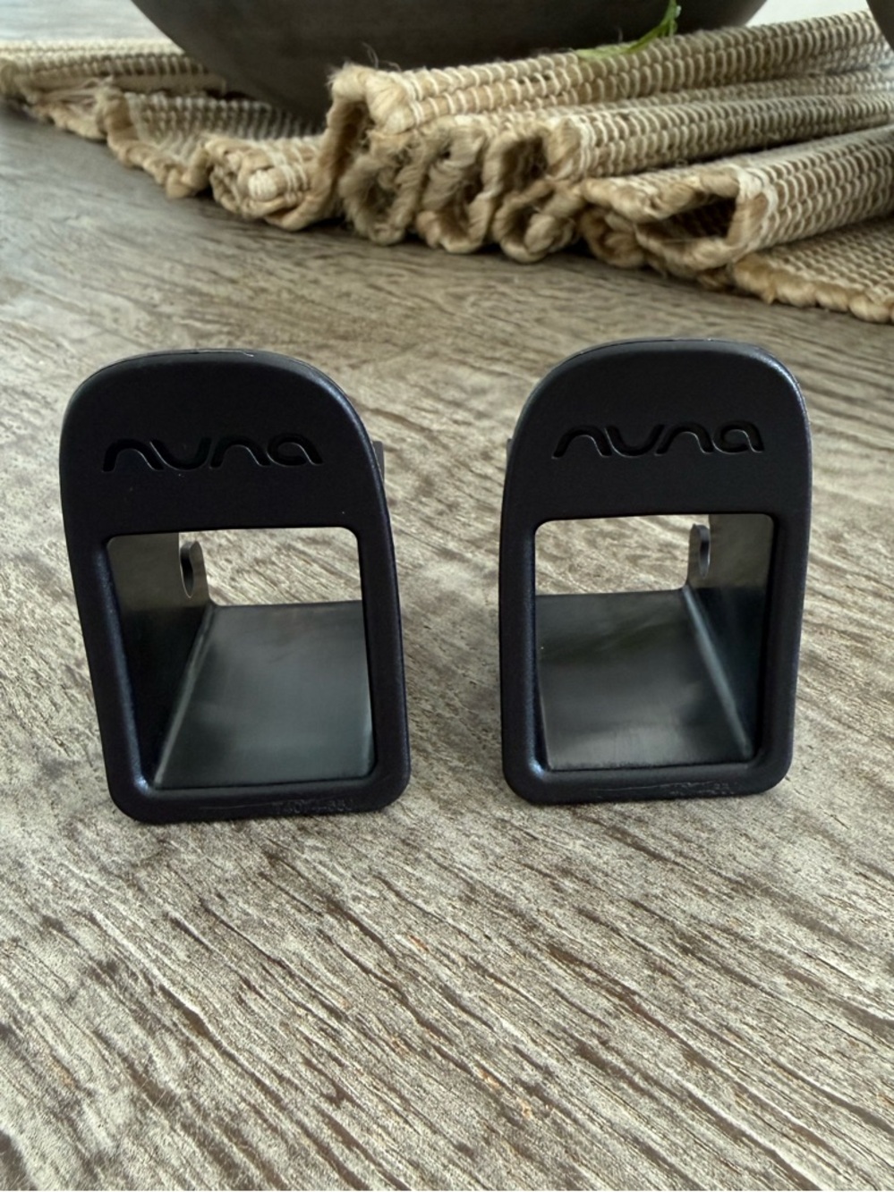 Nuna Car seat latch guides new black